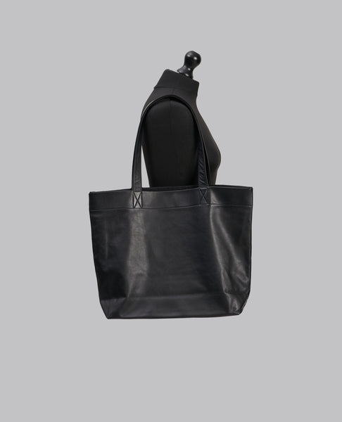 SIGNATURE LEATHER TOTE