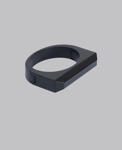 HOLLYWOOD BEVELED BANGLE BLACK