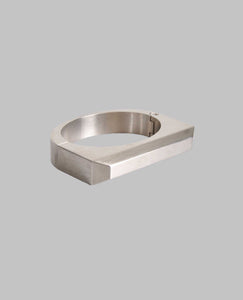 PORTERVILLE BEVELED BANGLE