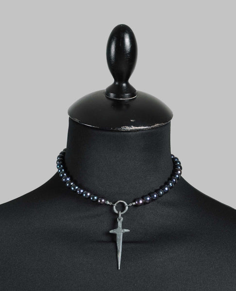 BLACK PEARL DAGGER CHOKER