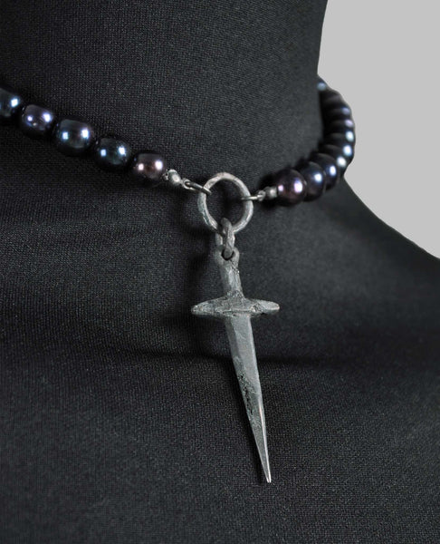 BLACK PEARL DAGGER CHOKER