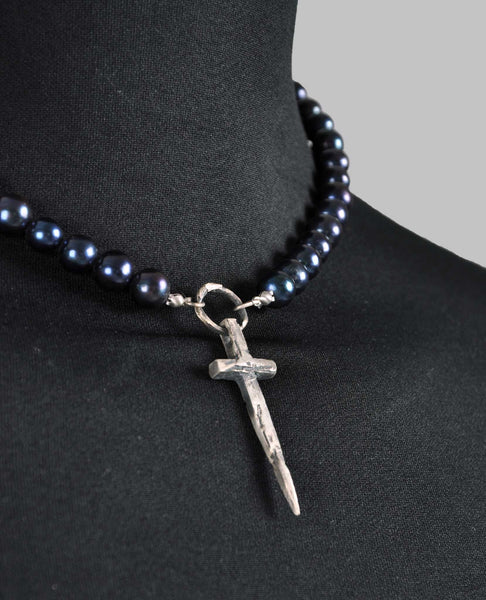 BLACK PEARL DAGGER CHOKER