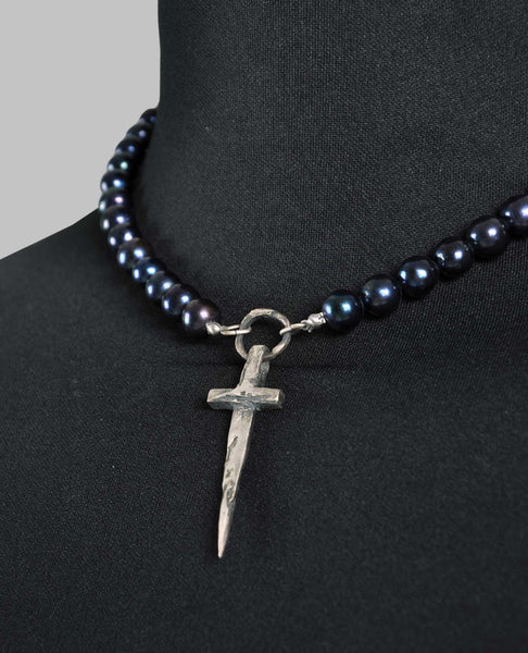 BLACK PEARL DAGGER CHOKER