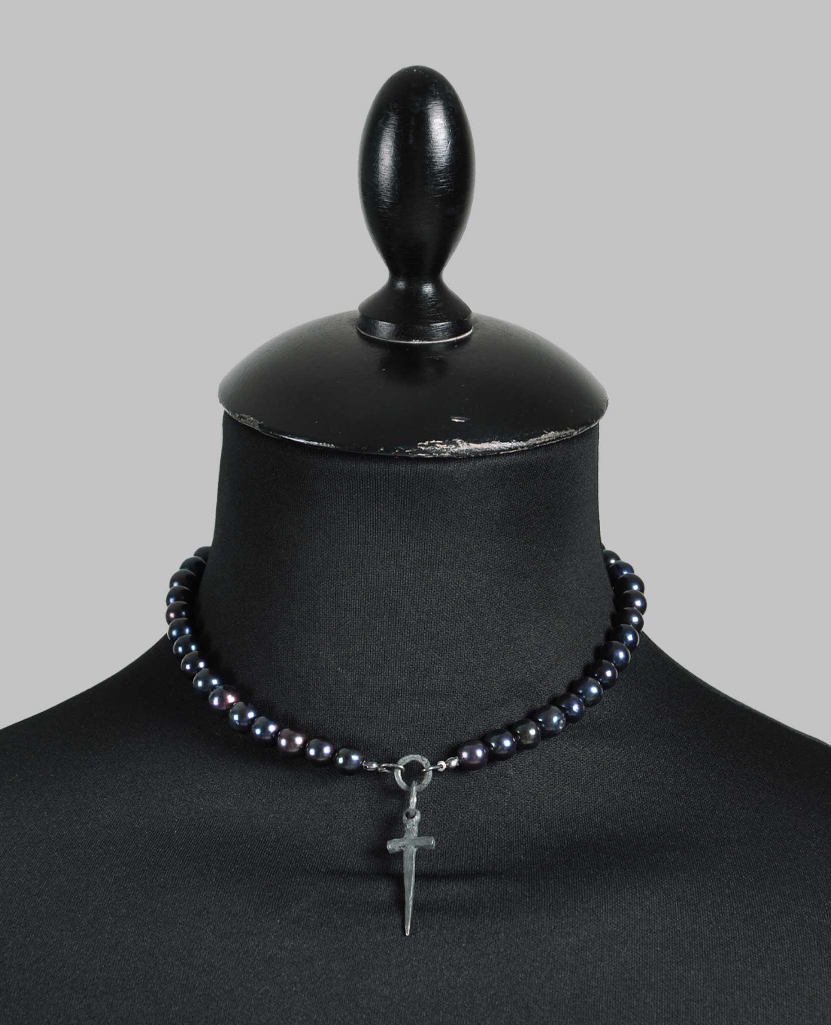 BLACK PEARL DAGGER CHOKER