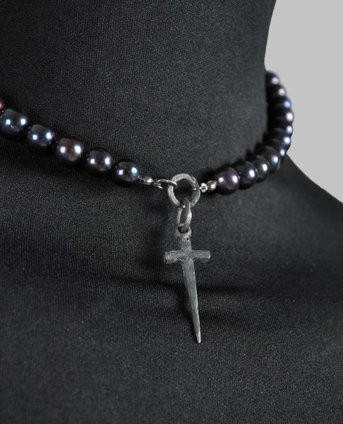 BLACK PEARL DAGGER CHOKER