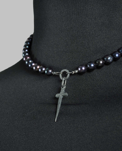 BLACK PEARL DAGGER CHOKER