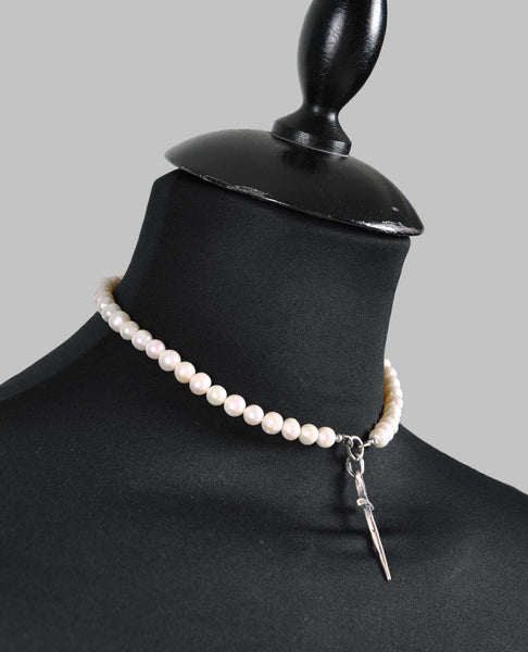 WHITE PEARL DAGGER CHOKER