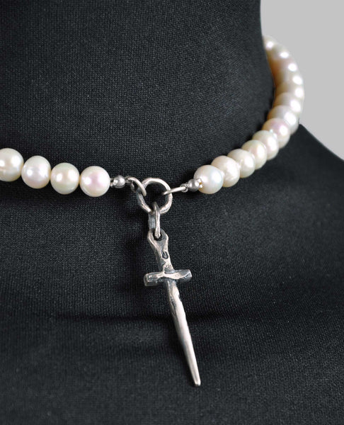 WHITE PEARL DAGGER CHOKER