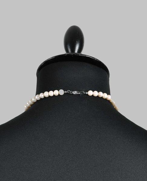 WHITE PEARL DAGGER CHOKER