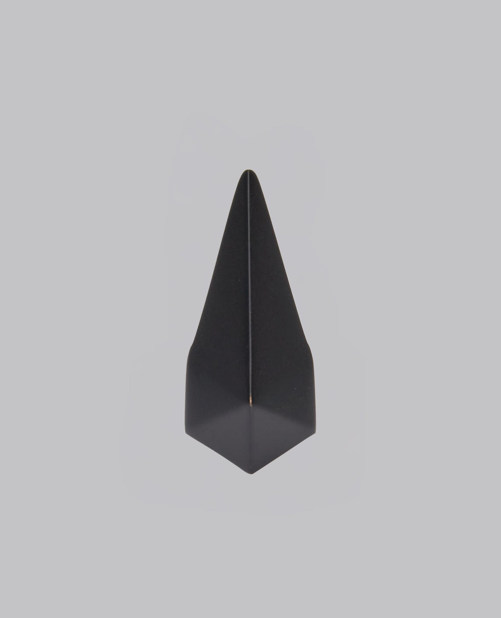 HOLLYWOOD PYRAMID RING BLACK